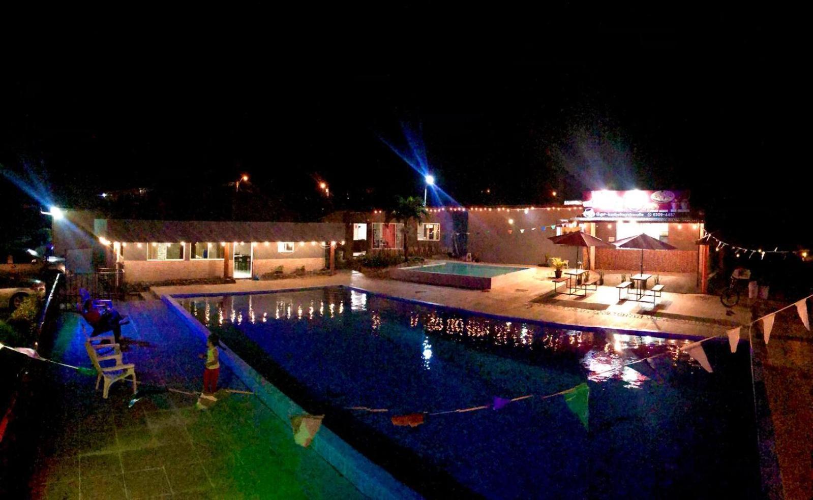 Isabella Hostel And Pool Alto Boquete Kültér fotó